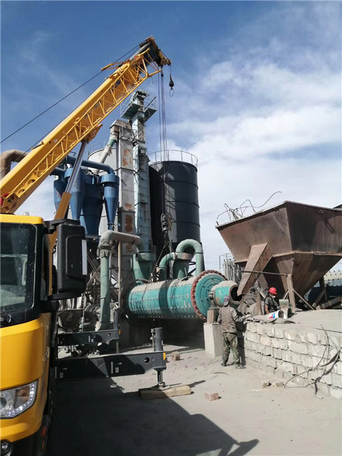 泸水市设备搬运等各类工程项目中，吊车起着关键作用