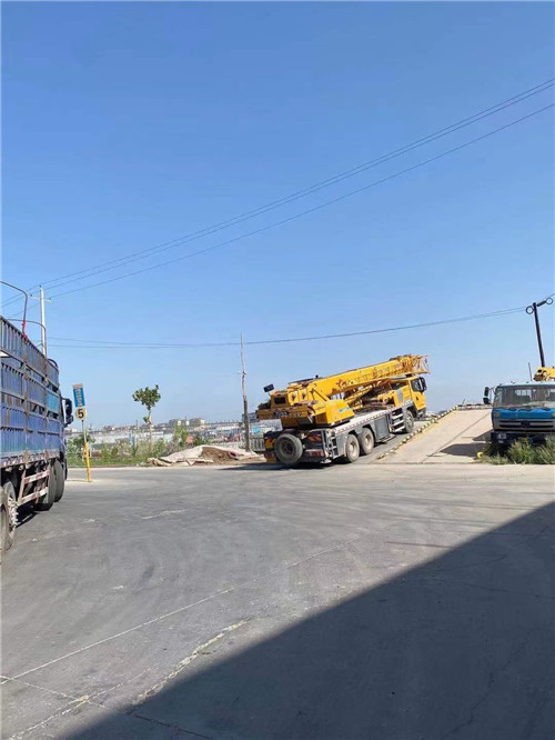 泸水市25吨吊车的租赁价格大概是多少？