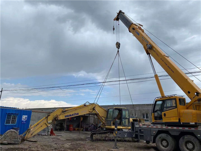 泸水市25吨吊车的工作半径是多少？