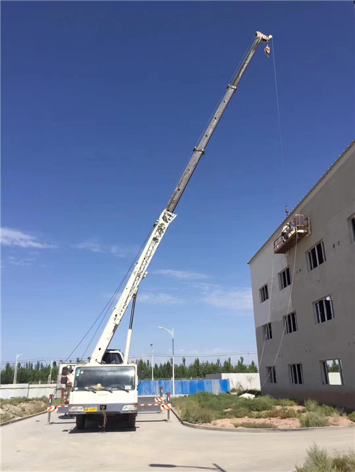 泸水市“轻装强干”—— 吊车的 “轻量化臂架” 技术