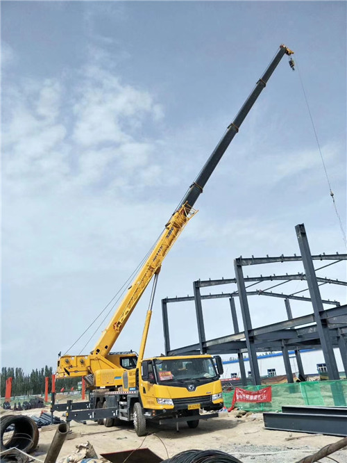 泸水市超高层建筑钢结构吊装案例